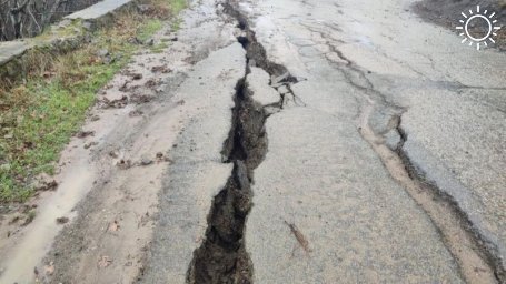 Из-за дождя в Крыму перекрыли сразу несколько автомобильных дорог
