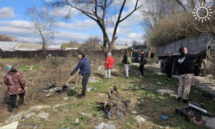 Сотрудники Администрации Луганска вывезли 450 кубометров мусора и веток в ходе субботника