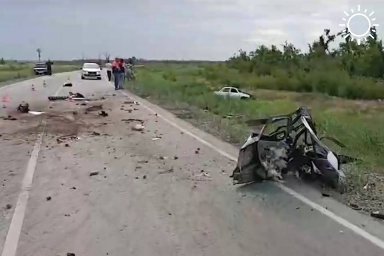 Под Волгоградом автогрейдер разворотил ВАЗ, водитель погиб