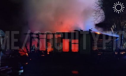 Пожар площадью более 200 кв. метров произошел в частном доме в Сочи