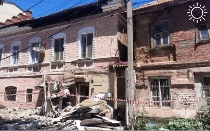 В центре Астрахани обрушилась кровля двухэтажного жилого дома