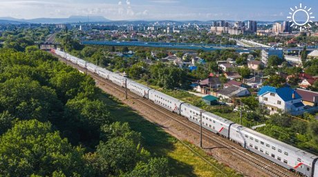 Время в пути поезда в Крым с двухэтажными вагонами сократили до 27 часов