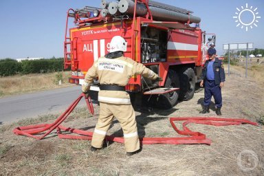 В Тракторозаводском районе Волгограда спасатели тушат пожар