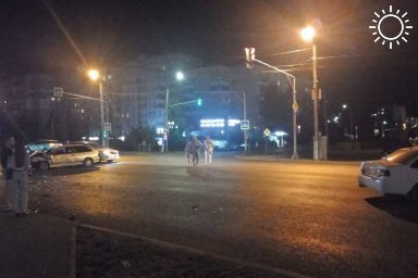 Под Волгоградом четверо человек пострадали в ДТП с двумя автомобилями