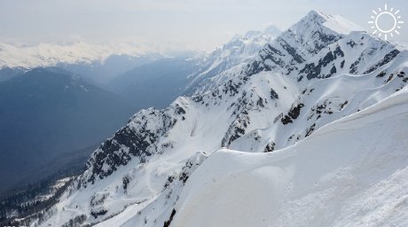 В горах Сочи начались снегопады. Какова ситуация на курортах в связи с лавиноопасностью