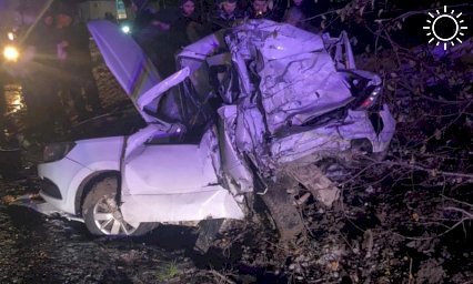 Водитель легковушки погиб в ДТП с фурой на встречке в Краснодарском крае