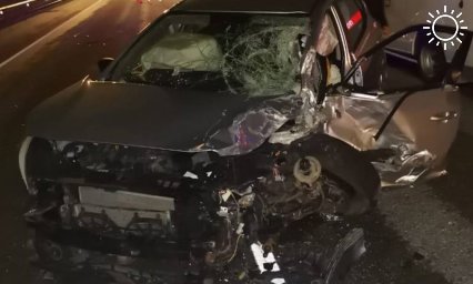 Пассажирку зажало в машине после жесткой аварии в Сочи