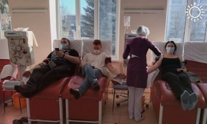Сотрудники Администрации Луганска сдали кровь для защитников в рамках акции «Zа наших»