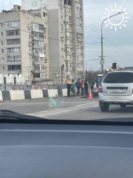 На Тургеневском мосту в Краснодаре начался ямочный ремонт