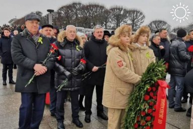 Глава Волгограда принимает участие в мероприятиях в честь 80-летия снятия блокады Ленинграда