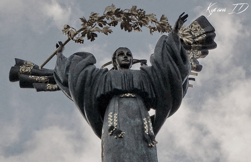 крым майдан памятник независимость Украины киев