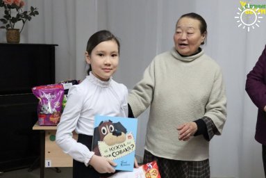 В одной из школ Калмыкии дети и взрослые помогли бездомным животным