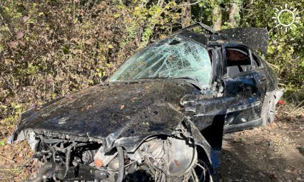 Подросток погиб за рулем Mercedes, врезавшись в дерево под Геленджиком
