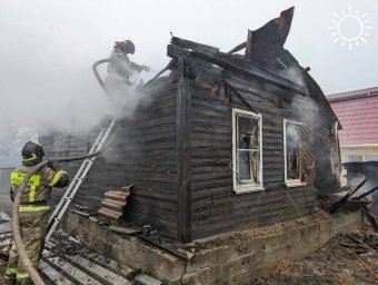 В Волгограде сгорел дом с газовыми баллонами, два человека получили ожоги
