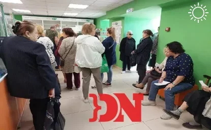 Возле льготной аптеки на Ларина в Ростове вновь выстроилась огромная очередь