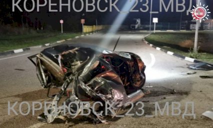 Водитель легковушки погиб, выехав с дороги и влетев в столб в Краснодарском крае