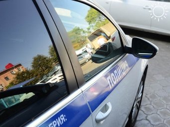В Краснодаре работник автомойки украл из машины клиента пистолет и скрылся