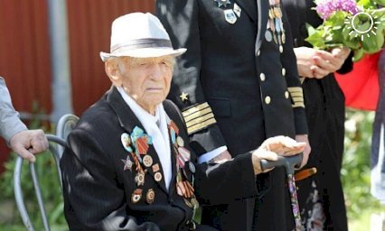 Кондратьев поздравил ветерана Великой Отечественной войны со 100-летним юбилеем
