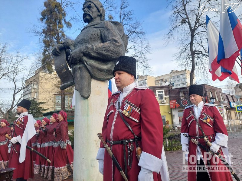 крым симферополь памятник Богдану Хмельницкому казаки митинг юбилей Переяславская рада