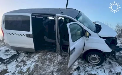 В Ростовской области в ДТП c микроавтобусом пострадали пять человек