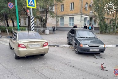 Под Волгоградом в ДТП с двумя легковушками пострадал 10-летний мальчик