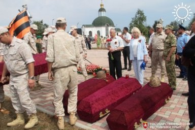 Несколько сотен донецких бойцов перезахоронили на востоке Крыма