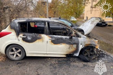 В Волгограде как спички сгорели три легковушки