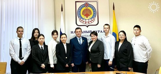 Парламент Калмыкии посетили члены детского общественного совета