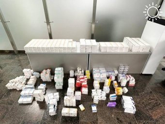 Пассажиры стамбульского авиарейса пытались незаконно провезти в Сочи 48 кг лекарств