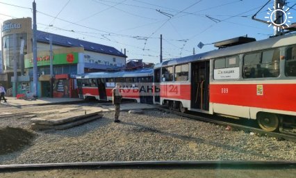 В Краснодаре с рельсов сошел трамвай на пересечении Московской и Островского