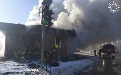 На Сельмаше в Ростове потушили пожар на автомойке