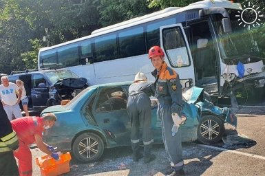 В ДТП с экскурсионным автобусом в Сочи пострадал 12-летний мальчик