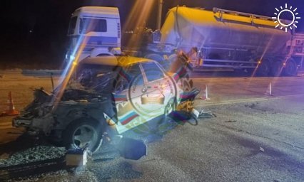 Пьяный неопытный водитель легковушки врезался в грузовик в Новокубанском районе