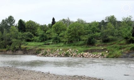 В Апшеронске в реке утонула женщина, ее ищут третий день