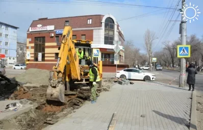 На четырех улицах Астрахани развернулись работы по ремонту остановок