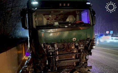 Водитель легковушки погиб в ДТП с большегрузом в Новороссийске