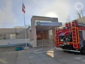 Учеников астраханской школы, где случился пожар, отправили на дистант