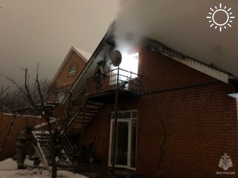 Пожарные ликвидировали возгорание в частном доме в Майкопе