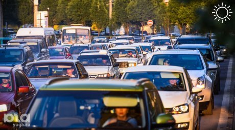 Краснодарцы жалуются на ежедневную пробку из-за нового светофора на улице Дорожной