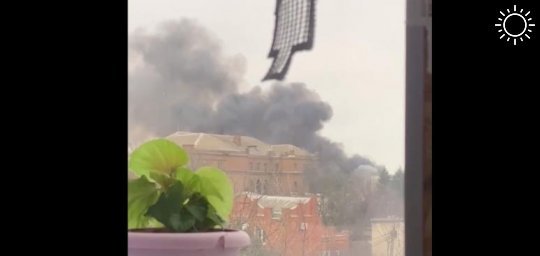 В Ейске из горящего дома эвакуировали три человека, в том числе ребенка