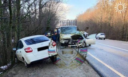 Водитель насмерть сбил пешехода, протаранил две машины и погиб на Кубани