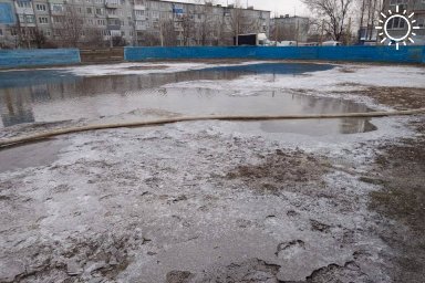 В Волгоградской области заливают первые хоккейные корты