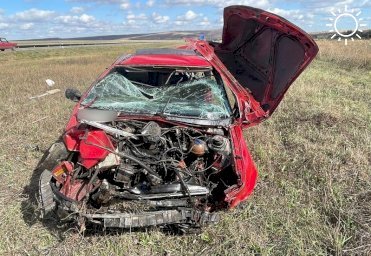 Пенсионер опрокинул машину и погиб на крымской дороге