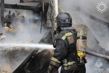 В Волгограде загорелось неиспользуемое здание
