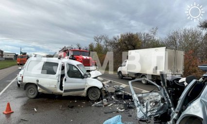 Два водителя погибли в лобовом ДТП под Краснодаром