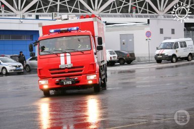 Мужчина погиб на пожаре в металлическом вагончике под Волгоградом