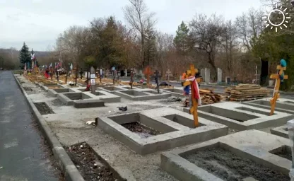 В Ростове сорвали сроки благоустройства Аллеи Героев на Северном кладбище, где похоронены погибшие в зоне СВО