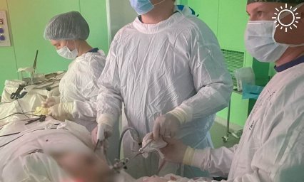 Хирурги ККБ №2 первыми в ЮФО удалили пациенту щитовидную железу из подмышечного доступа
