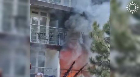 В Джубге произошел пожар в большом отеле