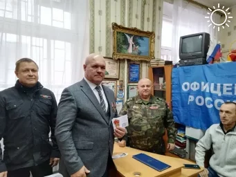 «Офицеры России» наградили астраханских волонтеров СВО